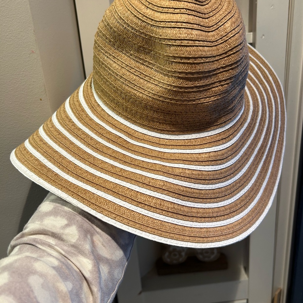 Shade & Shore Tan and White Wide Brim Sun Hat - Picture 3 of 3